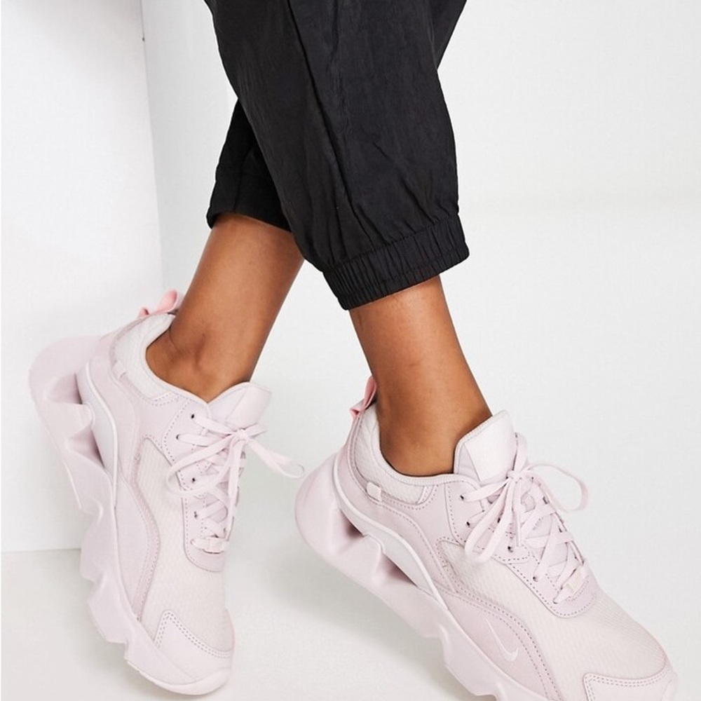 Nike RYZ pink